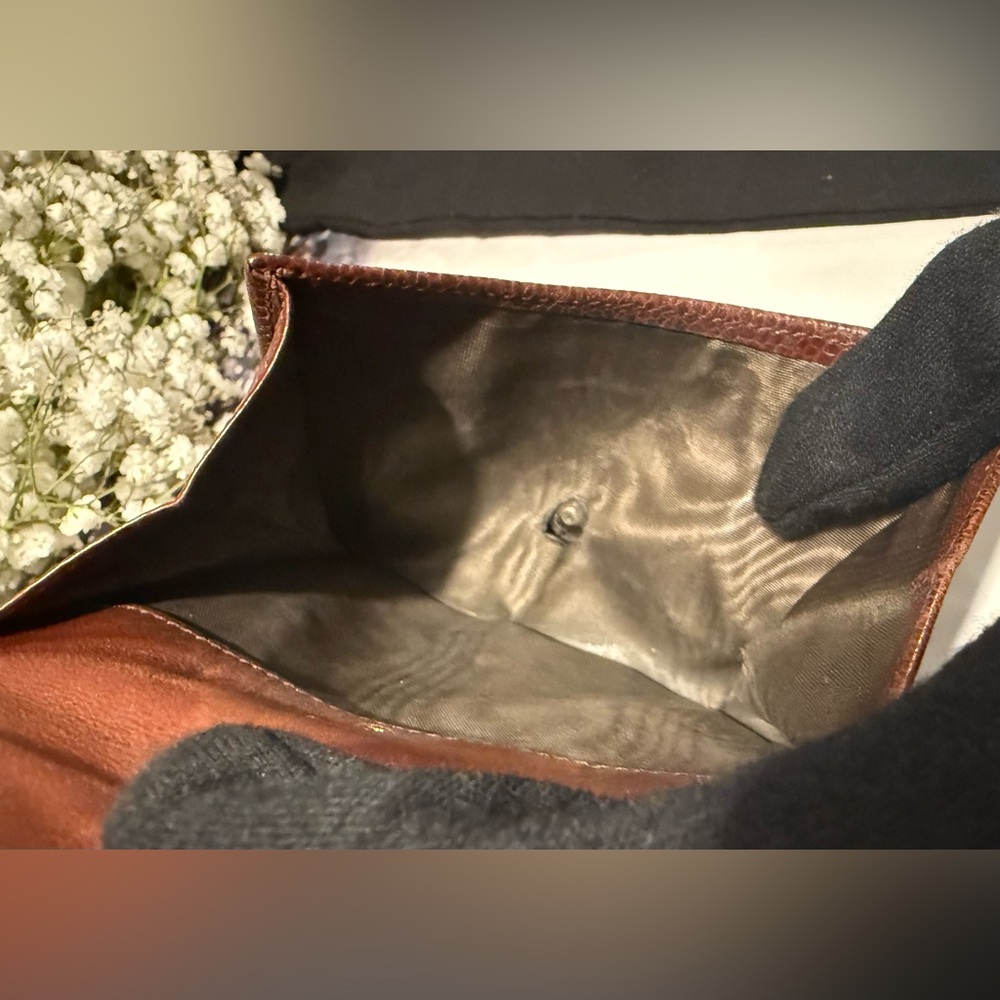 CHANEL Vintage Bi-Fold Caviar Flap Leather Wallet - Picture 8 of 16